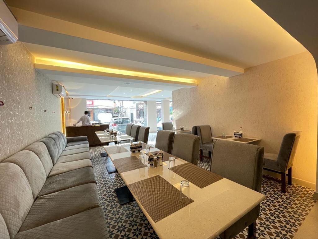 Hotel Santoor 瓦拉纳西 外观 照片